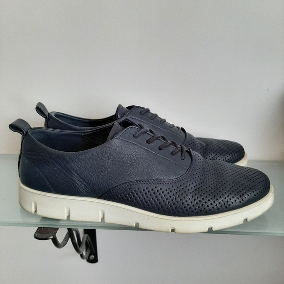 Ecco Bella Laced Sneaker - Picture 3 of 4